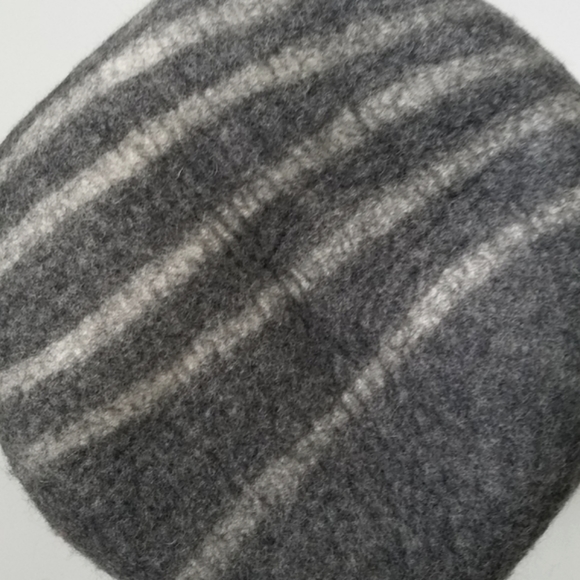 SOLD! Meowfia Premium Felt Cat Cave Bed NWT - Picture 7 of 10